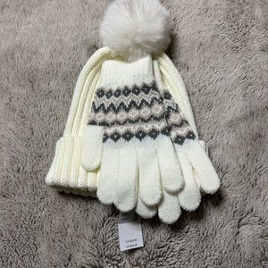NWT Maurices Hat and Glove set